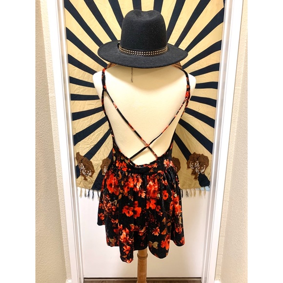 π Beautiful flower velvet romper - Picture 4 of 8